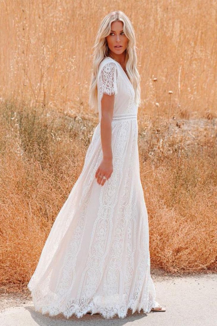 Abito da donna in pizzo bianco