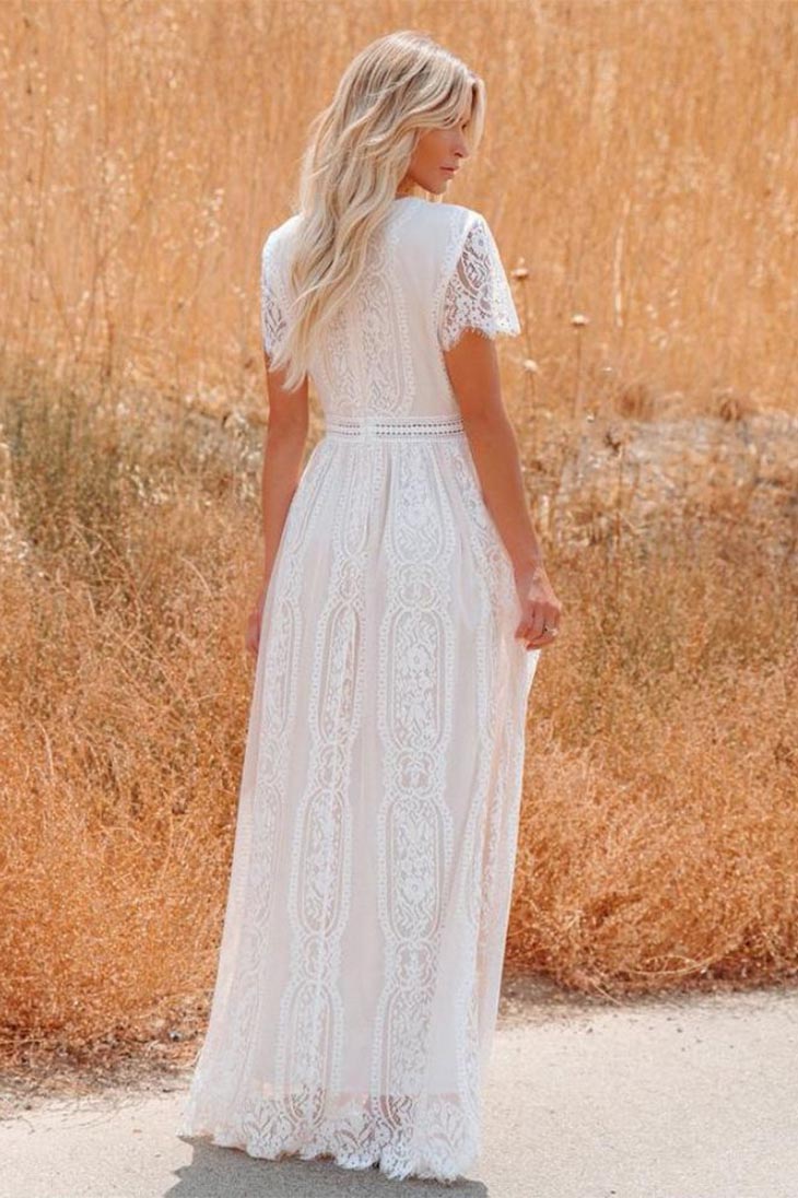 Abito da donna in pizzo bianco
