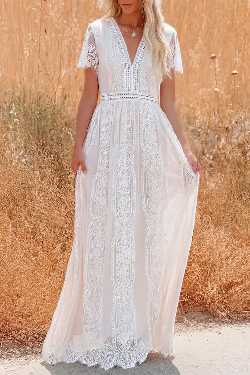 Abito da donna in pizzo bianco