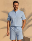 Completo Coordinato Uomo Tinta Unita – Camicia e Pantaloncini Lisci - Azzurro - indossato