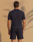 Completo Coordinato Uomo Polo Piqué Testurizzata e Pantaloncini - vista posteriore