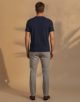 T-shirt Uomo Scollo a V in Cotone – Elegante e Versatile - vista posteriore