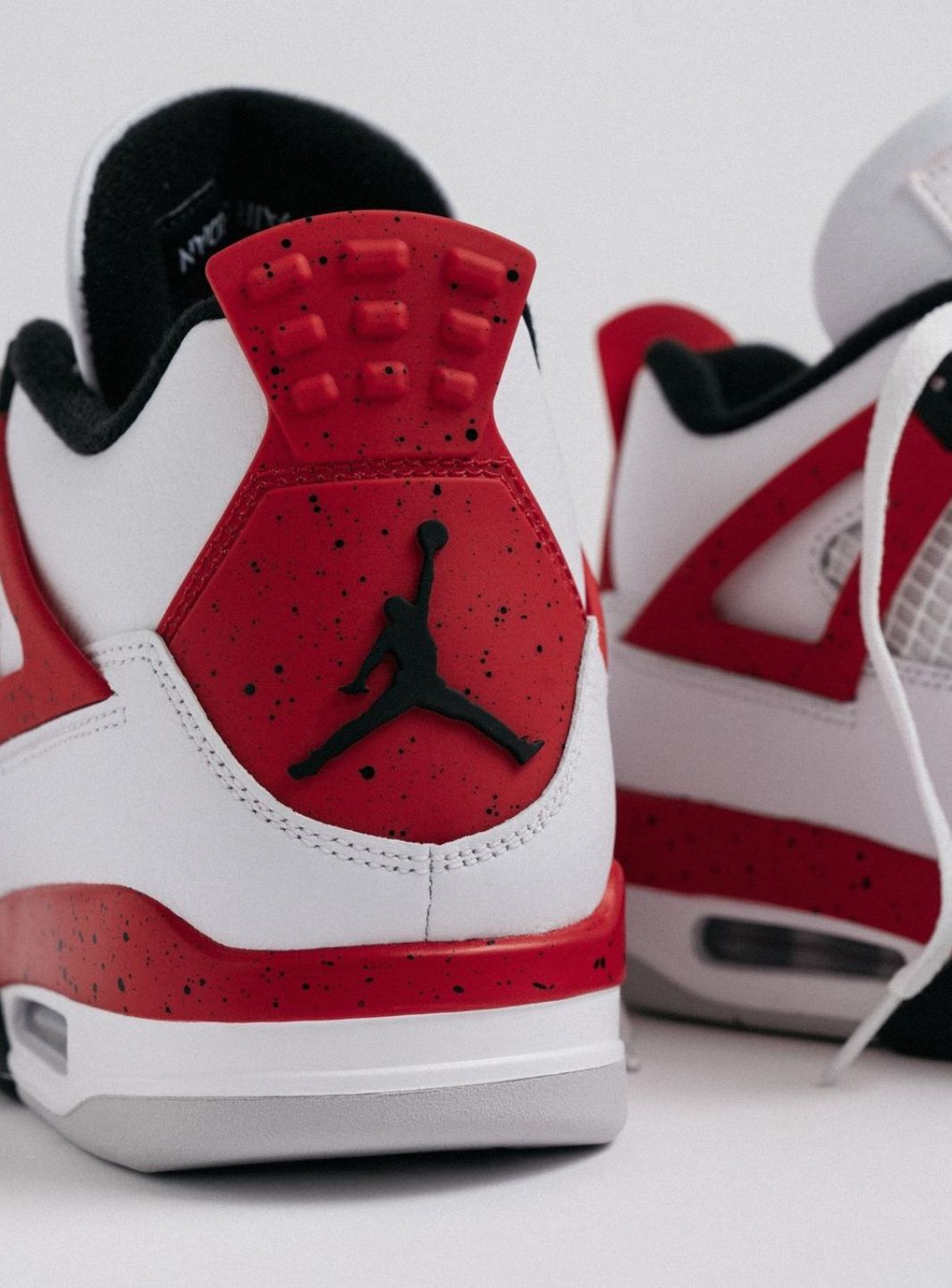 Nike Air Jordan 4 Retro Red Cement sneakers alte in bianco rosso - indossate