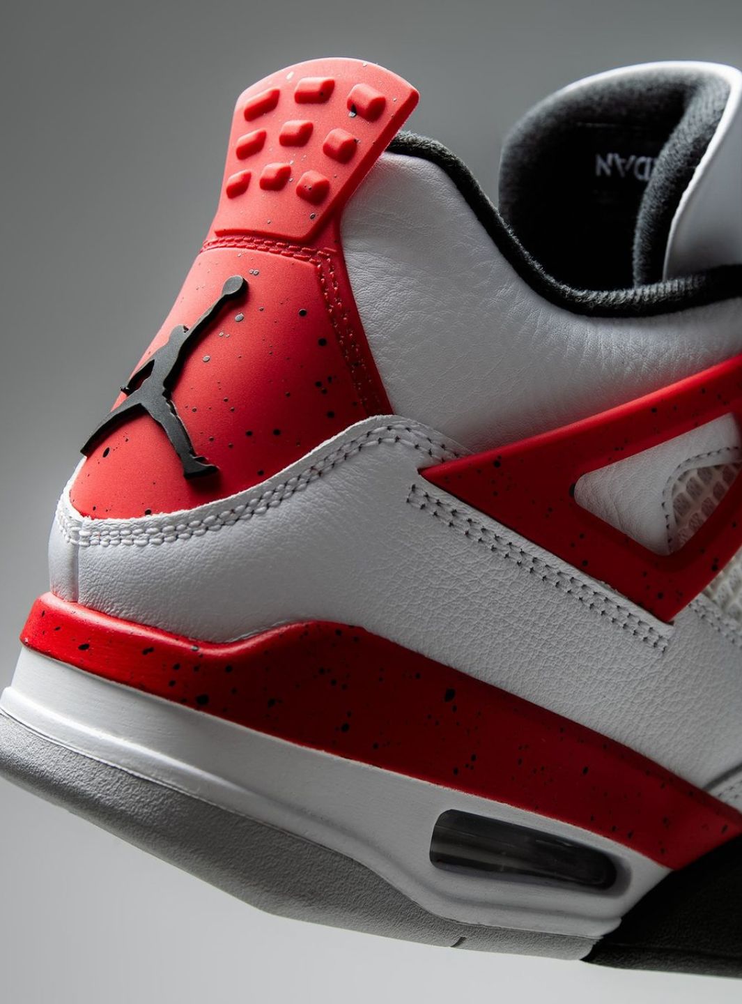 Nike Air Jordan 4 Retro Red Cement sneakers alte in bianco rosso - vista laterale