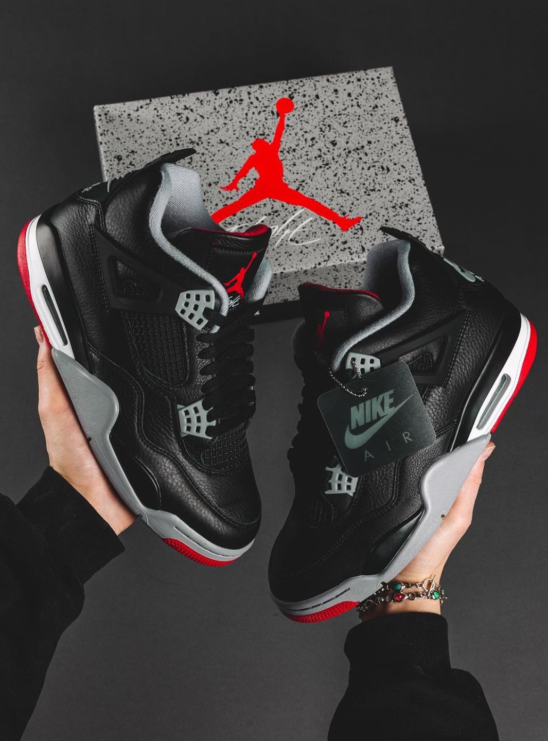 Nike Air Jordan 4 Retro Bred Reimagined sneakers alte in nero rosso - vista laterale