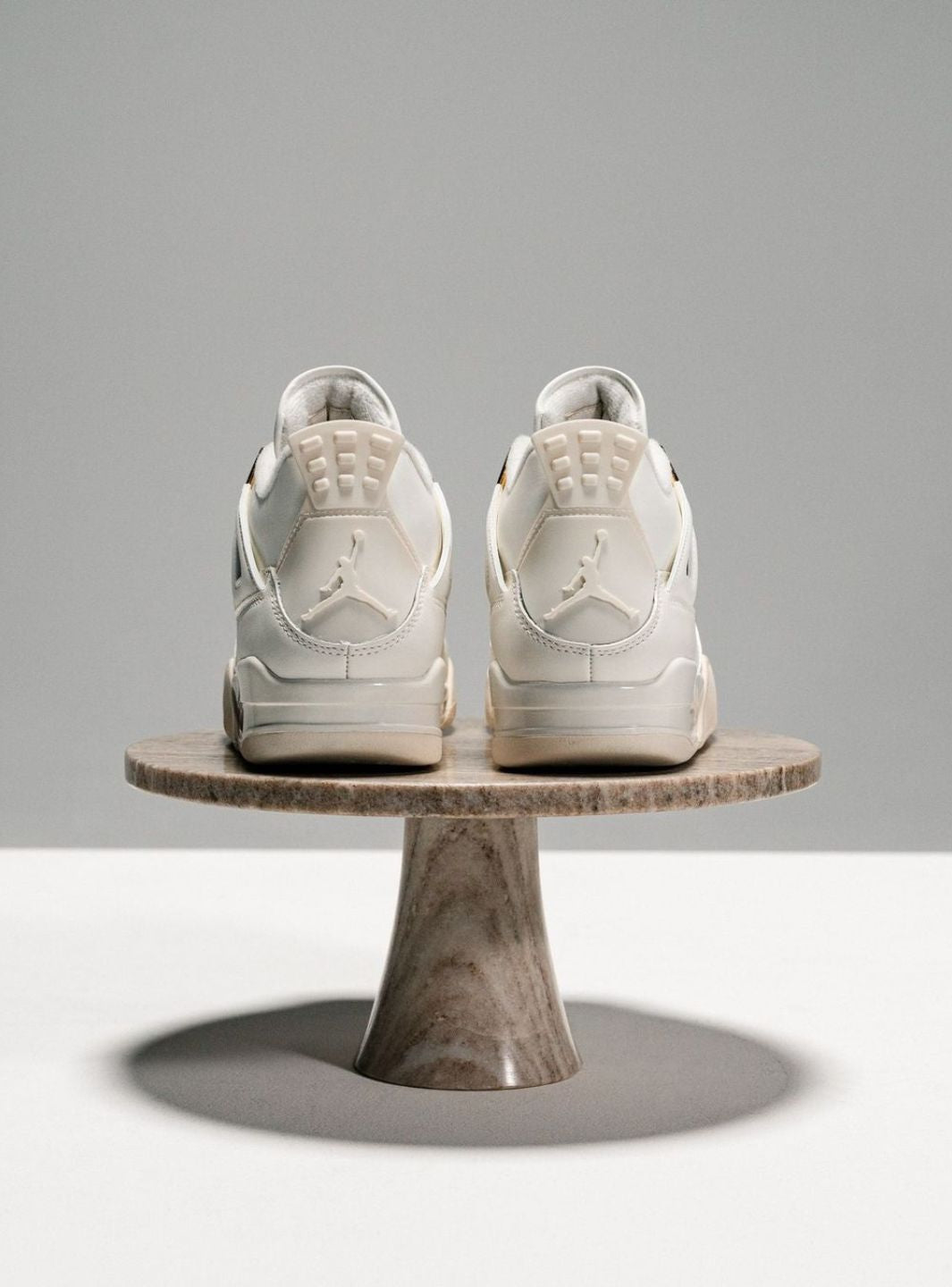 Nike Air Jordan 4 Retro Metallic Gold sneakers alte in bianco oro - dettaglio suola