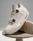 Nike Air Jordan 4 Retro Metallic Gold sneakers alte in bianco oro - vista laterale