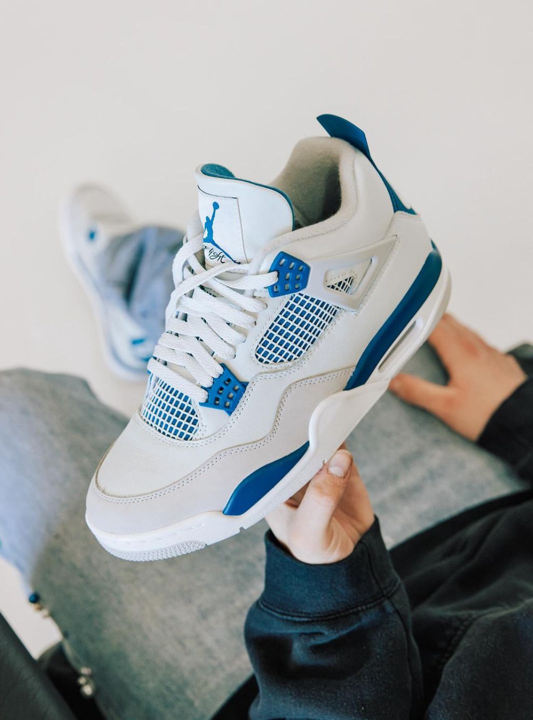 Nike Air Jordan 4 Retro Military Blue sneakers alte in bianco blu - vista laterale