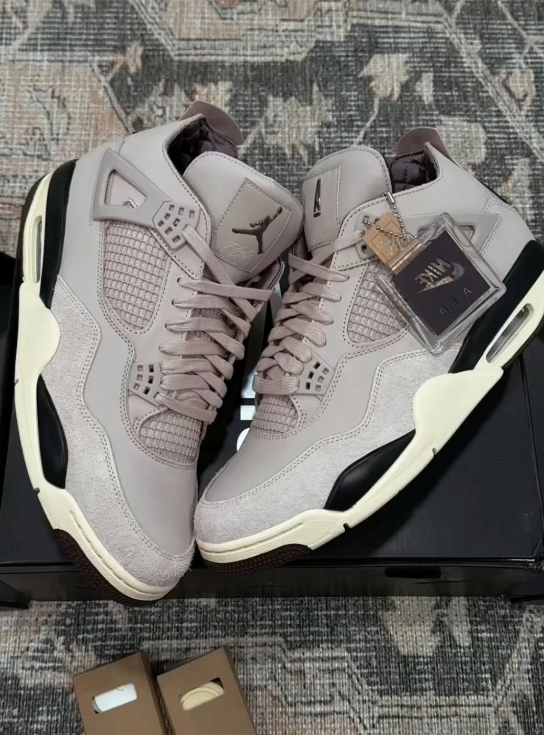 Nike Air Jordan 4 Retro A Ma Maniére While You Were Sleeping sneakers alte in grigio beige - dettaglio tomaia