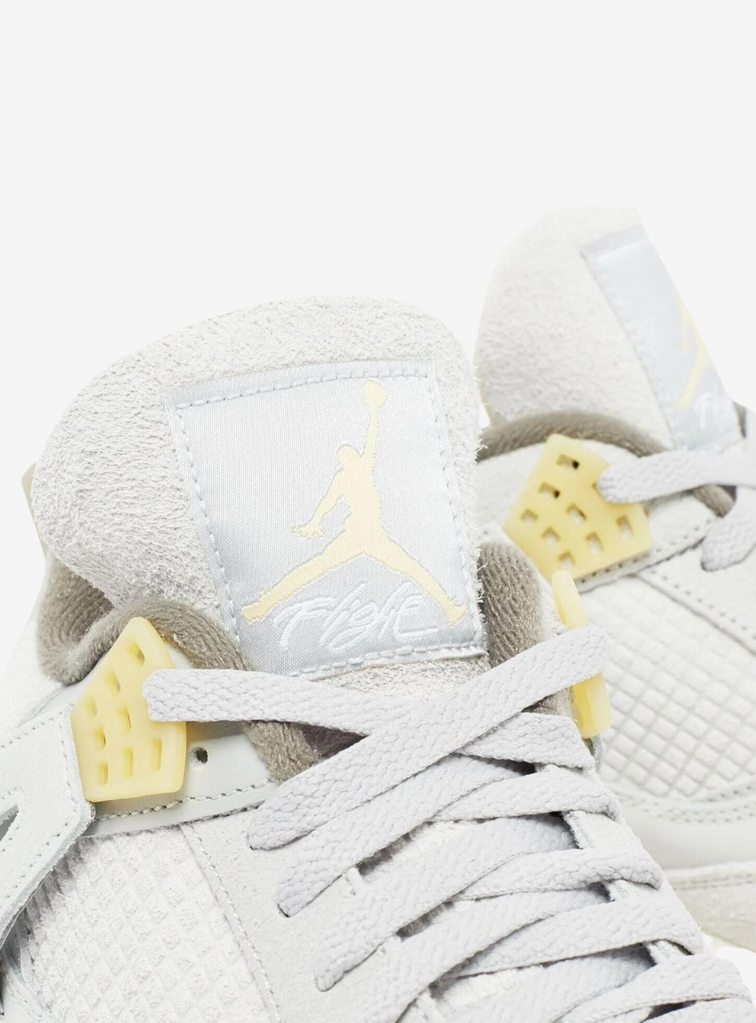 Nike Air Jordan 4 Retro SE Craft Photon Dust sneakers alte in grigio beige - indossate