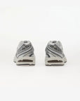 Asics Gel-1130 Glacier Grey Pure Silver sneakers basse uomo e donna in mesh e pelle sintetica grigio argento, dettaglio suola