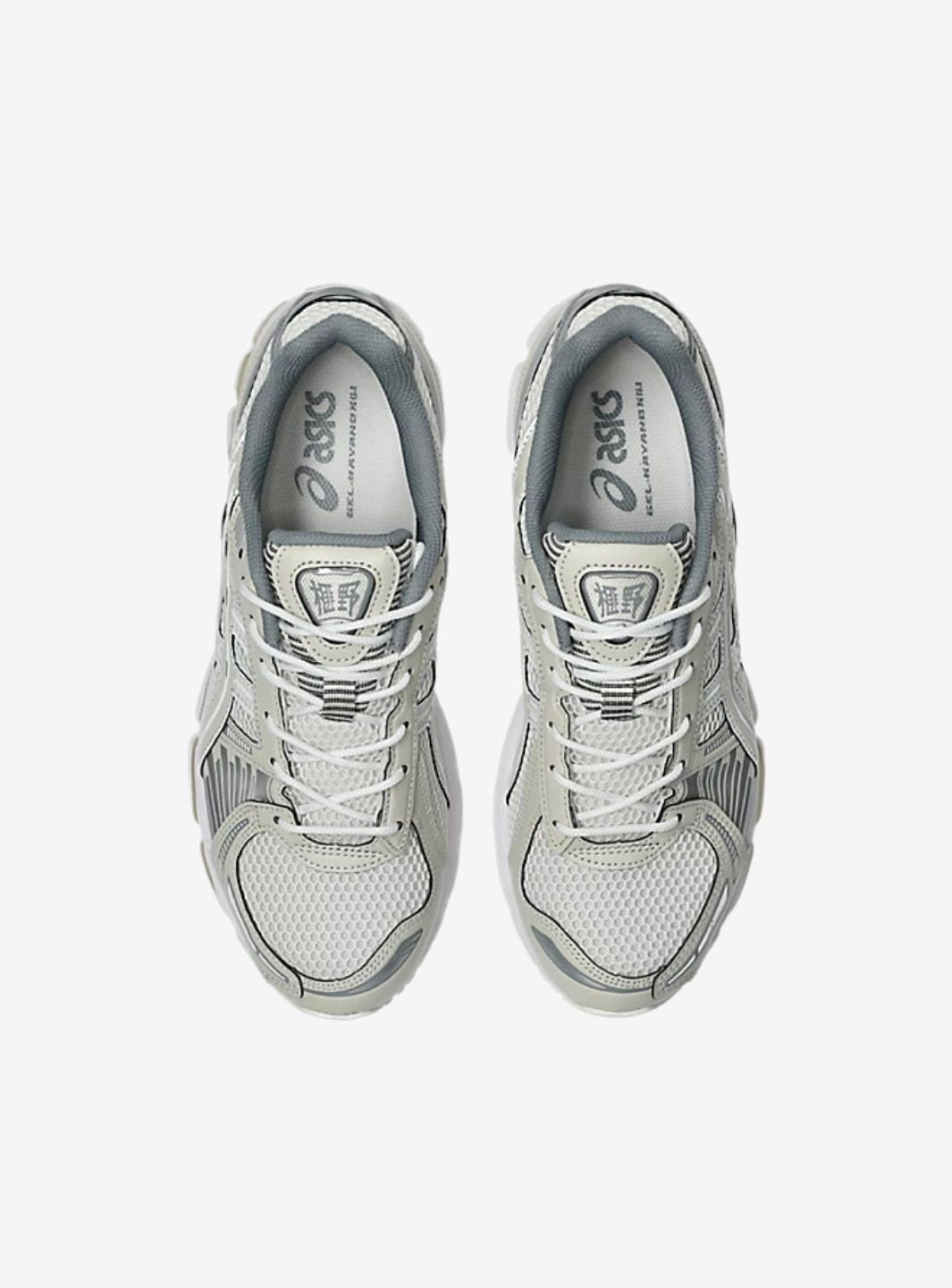 Asics Gel-Kayano 12.1 Cream Smoke Grey sneakers basse uomo e donna in mesh, pelle sintetica e pelle crema grigio, vista poste