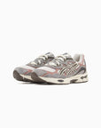 Asics Gel-NYC Birch Driftwood sneakers basse uomo e donna in mesh e pelle scamosciata beige, vista frontale