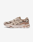 Asics Gel-NYC Mineral Beige sneakers basse uomo e donna in mesh e pelle scamosciata beige, vista laterale