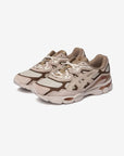 Asics Gel-NYC Mineral Beige sneakers basse uomo e donna in mesh e pelle scamosciata beige, vista frontale