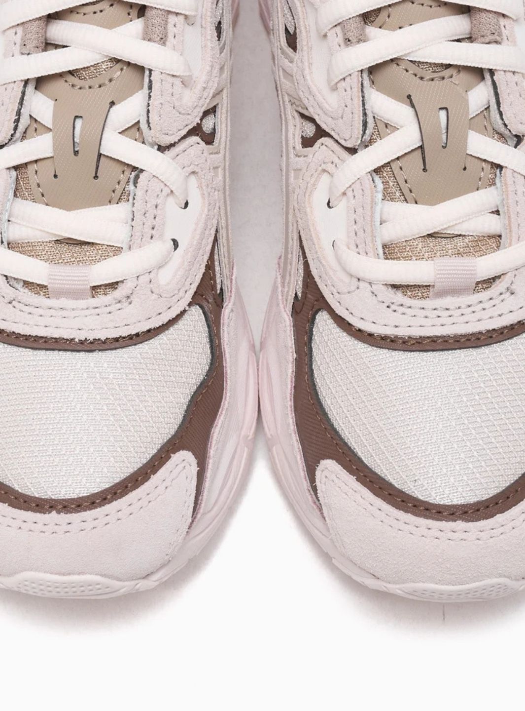 Asics Gel-NYC Mineral Beige sneakers basse uomo e donna in mesh e pelle scamosciata beige, vista dall'alto