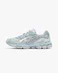 Asics Gel-NYC Storm Cloud Pure Silver sneakers basse uomo e donna in mesh e pelle scamosciata argento grigio, vista laterale