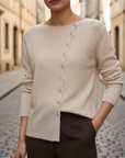 Maglione femminile con bottoni