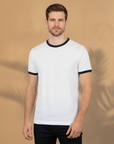 T-shirt Uomo con Bordi a Contrasto – Stile Ringer Rétro - Bianco con Navy - indossato
