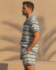 Completo Coordinato Uomo Camicia Righe Multicolor e Pantaloncini - vista laterale