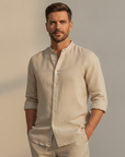 Camicia Uomo in Lino Tinta Unita – Eleganza Naturale Raffinata - Bianco - indossato