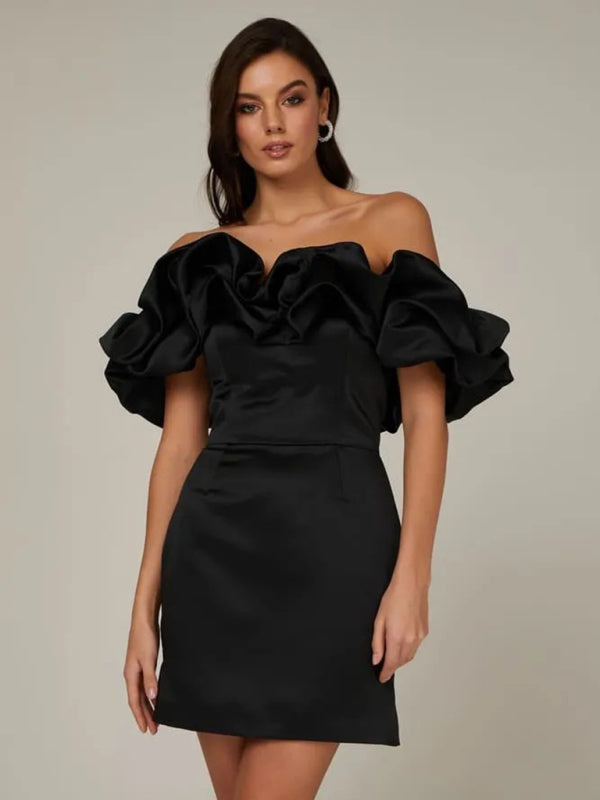Vestito Mini Satinato Spalle Scoperte per Donna – Taglio Aderente con Volant