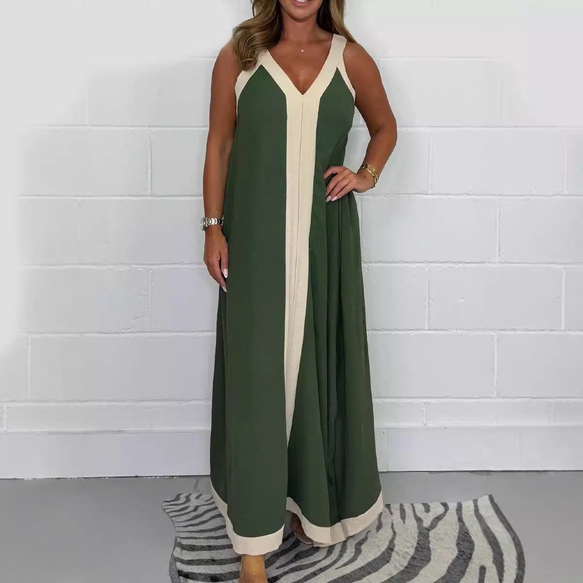 Abito lungo donna in tessuto leggero, scollo a V — vista 4