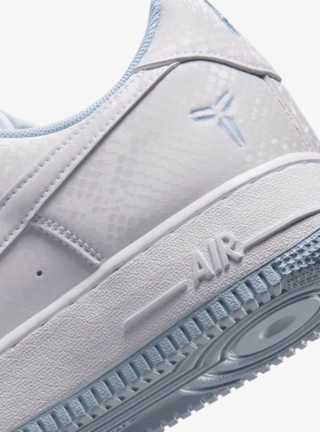 Nike Air Force 1 Low Kobe Bryant Forever White Armory Blue sneakers basse uomo e donna pelle bianco blu, indossate