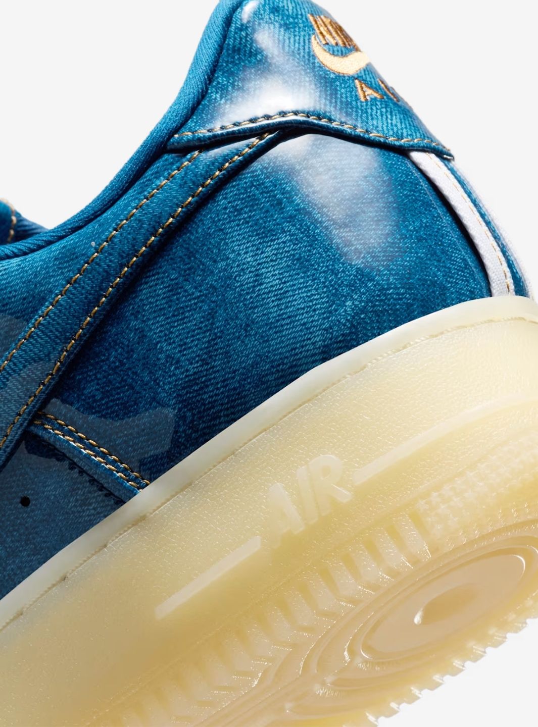Nike Air Force 1 Low Patent Denim sneakers basse uomo e donna pelle blu, indossate