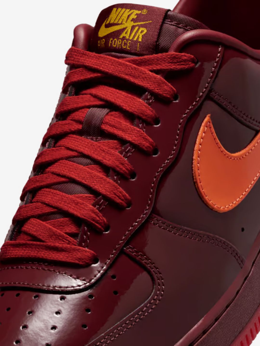 Nike Air Force 1 Low Patent Leather Dark Team Red Safety Orange sneakers basse uomo e donna pelle rosso arancione, dettaglio 