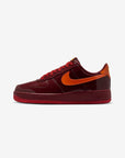 Nike Air Force 1 Low Patent Leather Dark Team Red Safety Orange sneakers basse uomo e donna pelle rosso arancione, vista late