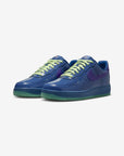 Nike Air Force 1 Low Patent Leather Mystic Navy Grape Ice sneakers basse uomo e donna pelle blu, vista frontale