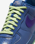Nike Air Force 1 Low Patent Leather Mystic Navy Grape Ice sneakers basse uomo e donna pelle blu, dettaglio suola