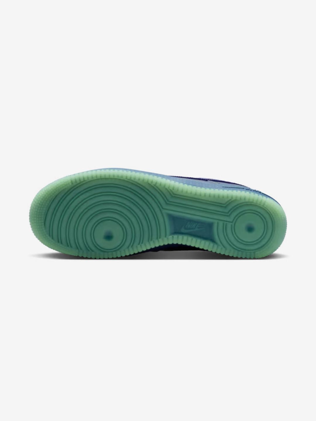 Nike Air Force 1 Low Patent Leather Mystic Navy Grape Ice sneakers basse uomo e donna pelle blu, indossate