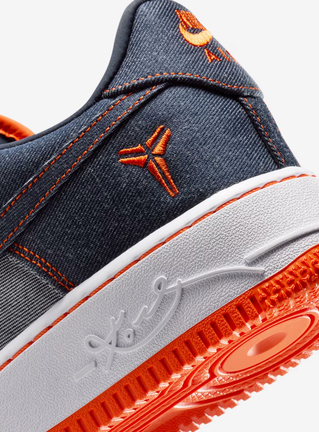 Nike Air Force 1 Low Kobe Bryant Denim Obsidian Safety Orange sneakers basse uomo e donna pelle blu arancione, indossate