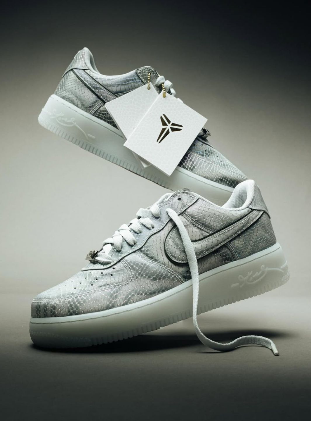 Nike Air Force 1 Low Kobe Bryant Lenticular sneakers basse uomo e donna pelle multicolore, indossate