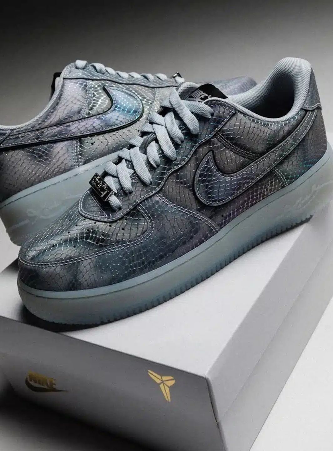 Nike Air Force 1 Low Kobe Bryant Lenticular sneakers basse uomo e donna pelle multicolore, vista posteriore