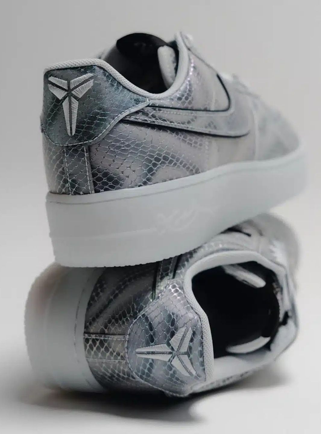 Nike Air Force 1 Low Kobe Bryant Lenticular sneakers basse uomo e donna pelle multicolore, vista laterale
