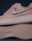 Nike Air Force 1 Low A Ma Maniére While You Were Sleeping sneakers basse uomo e donna pelle multicolore, vista frontale