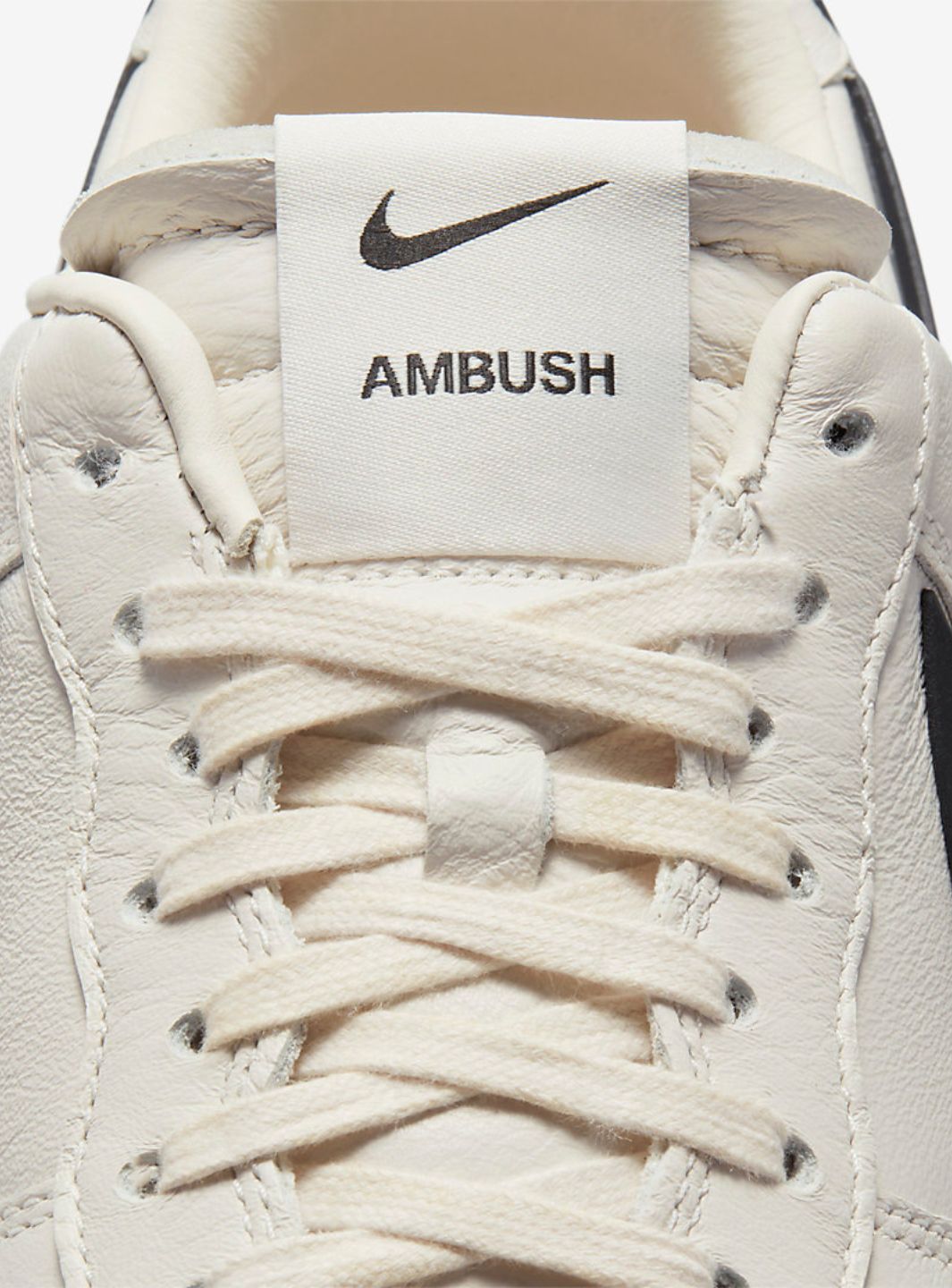 Nike Air Force 1 Low AMBUSH Phantom sneakers basse uomo e donna pelle bianco, indossate