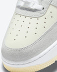 Nike Air Force 1 Low Undefeated 5 On It Dunk vs. AF1 sneakers basse uomo e donna pelle multicolore, dettaglio suola