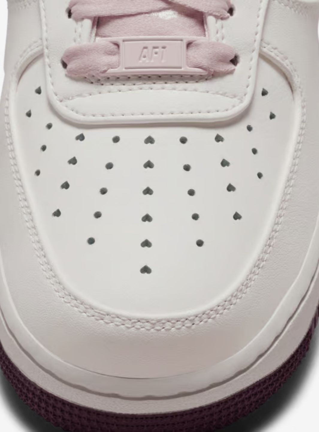 Nike Air Force 1 Low Valentine's Day (2026) sneakers basse donna pelle multicolore, indossate