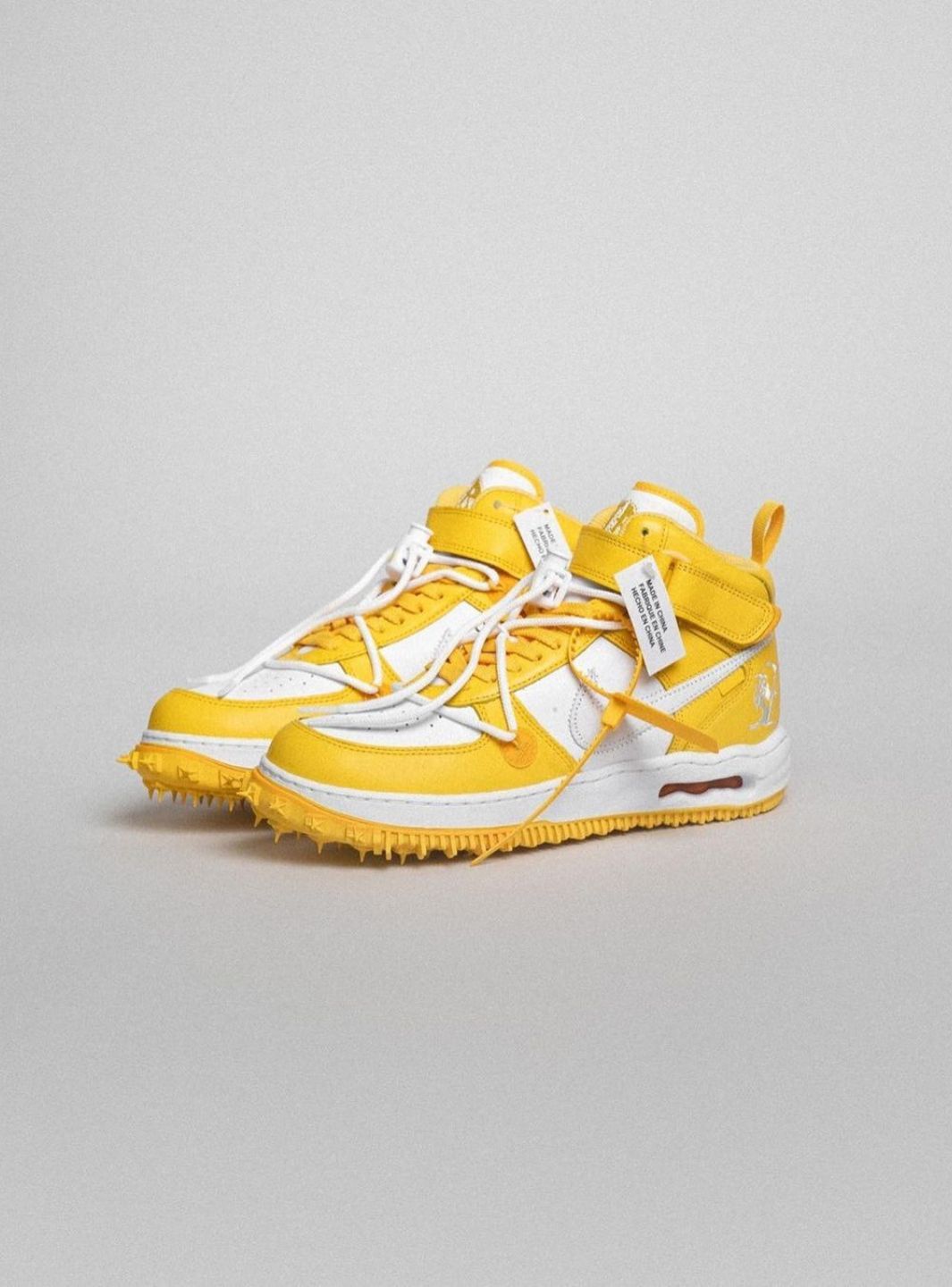 Nike Air Force 1 Mid Off-White Varsity Maize sneakers alte uomo e donna pelle bianco giallo, vista dall'alto