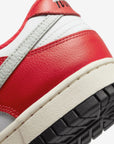 Nike Dunk Low Chicago Split sneakers basse uomo e donna in pelle bianco rosso, indossate