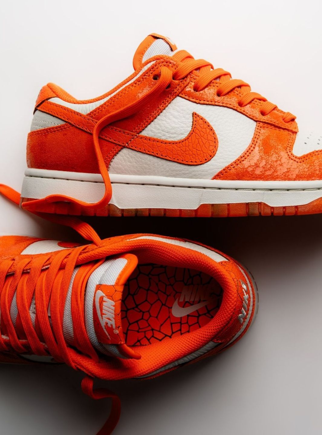 Nike Dunk Low Cracked Orange sneakers basse donna in pelle arancione, dettaglio suola