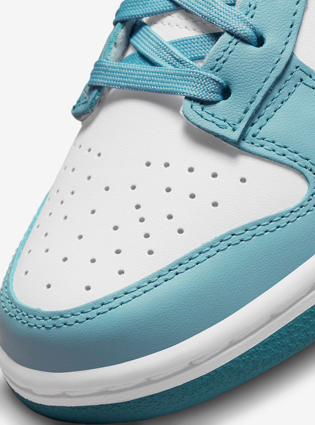 Nike Dunk Low Essential Paisley Pack Worn Blue sneakers basse donna in pelle blu, dettaglio suola