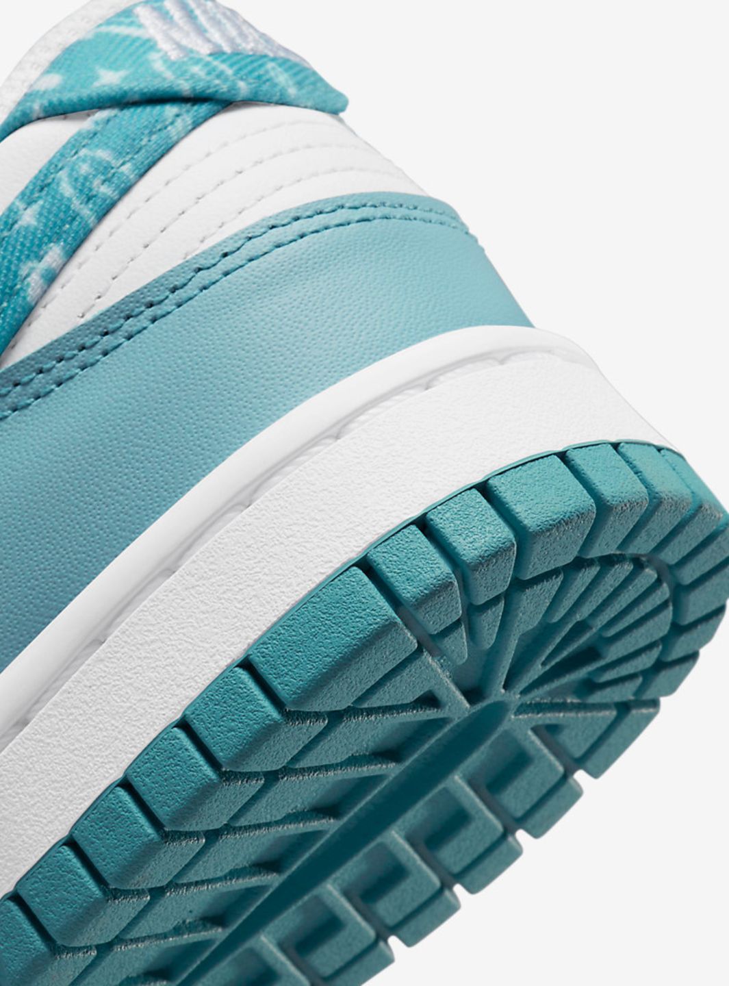 Nike Dunk Low Essential Paisley Pack Worn Blue sneakers basse donna in pelle blu, dettaglio tomaia