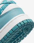 Nike Dunk Low Essential Paisley Pack Worn Blue sneakers basse donna in pelle blu, dettaglio tomaia