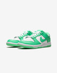 Nike Dunk Low Green Glow sneakers basse donna in pelle verde, vista frontale
