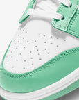 Nike Dunk Low Green Glow sneakers basse donna in pelle verde, dettaglio suola